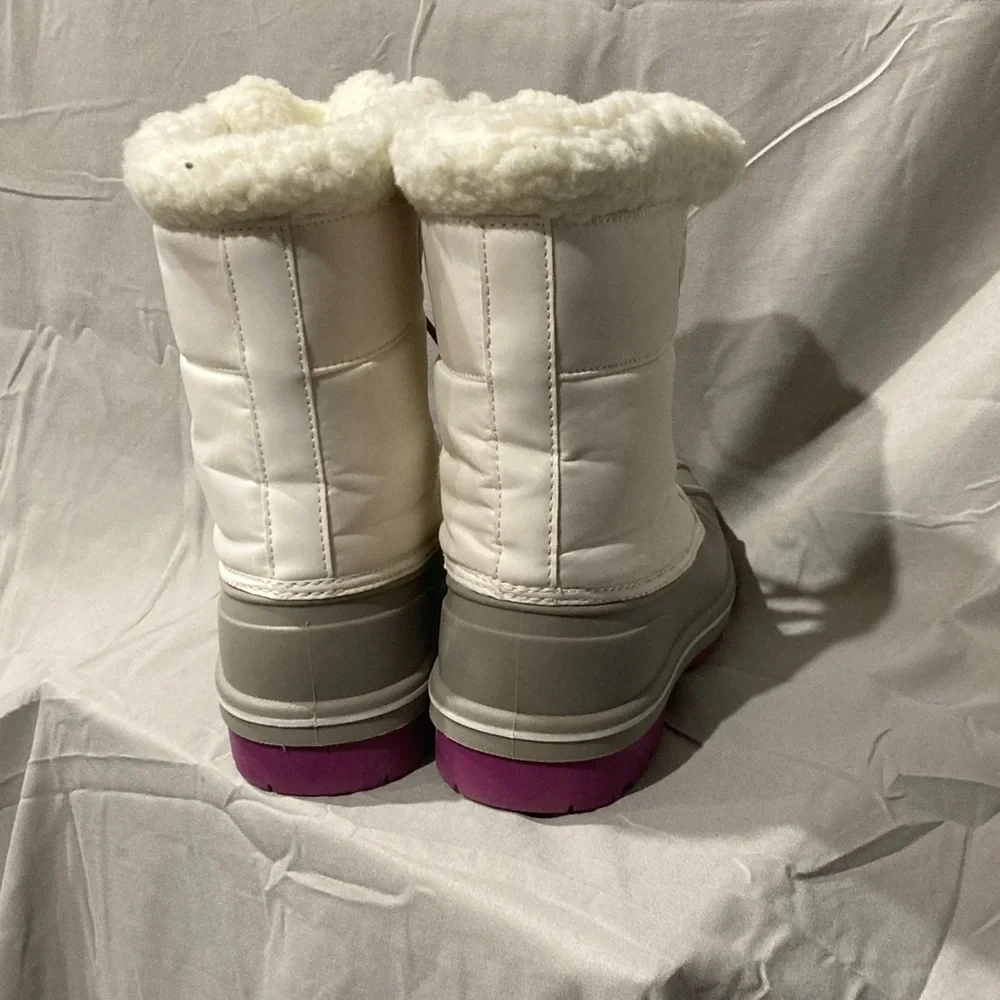 Cozy White & Grey Winter Boots with Purple Laces - Picture 4 of 6